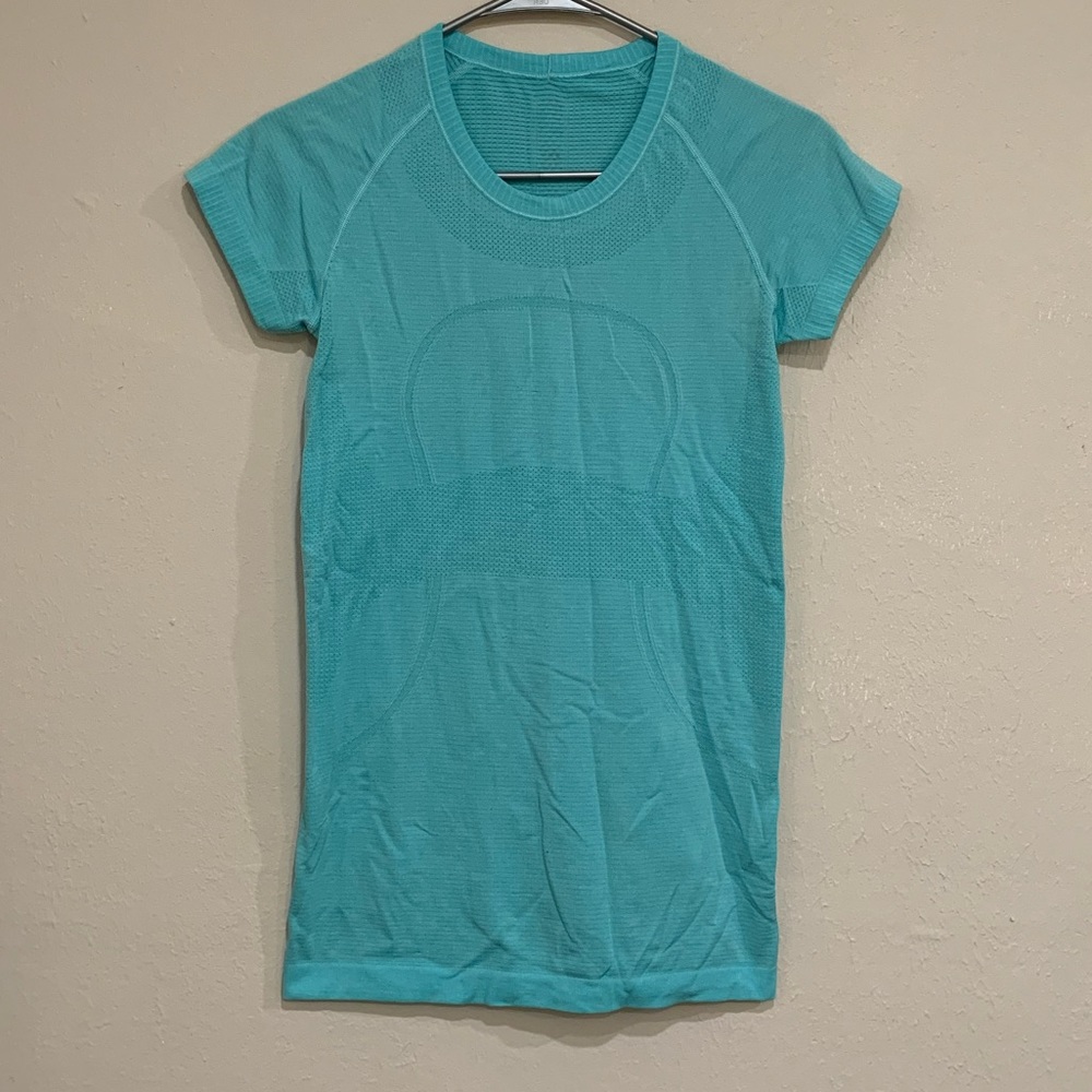 Lululemon Swiftly Tech Short Sleeve Shirt in size 6